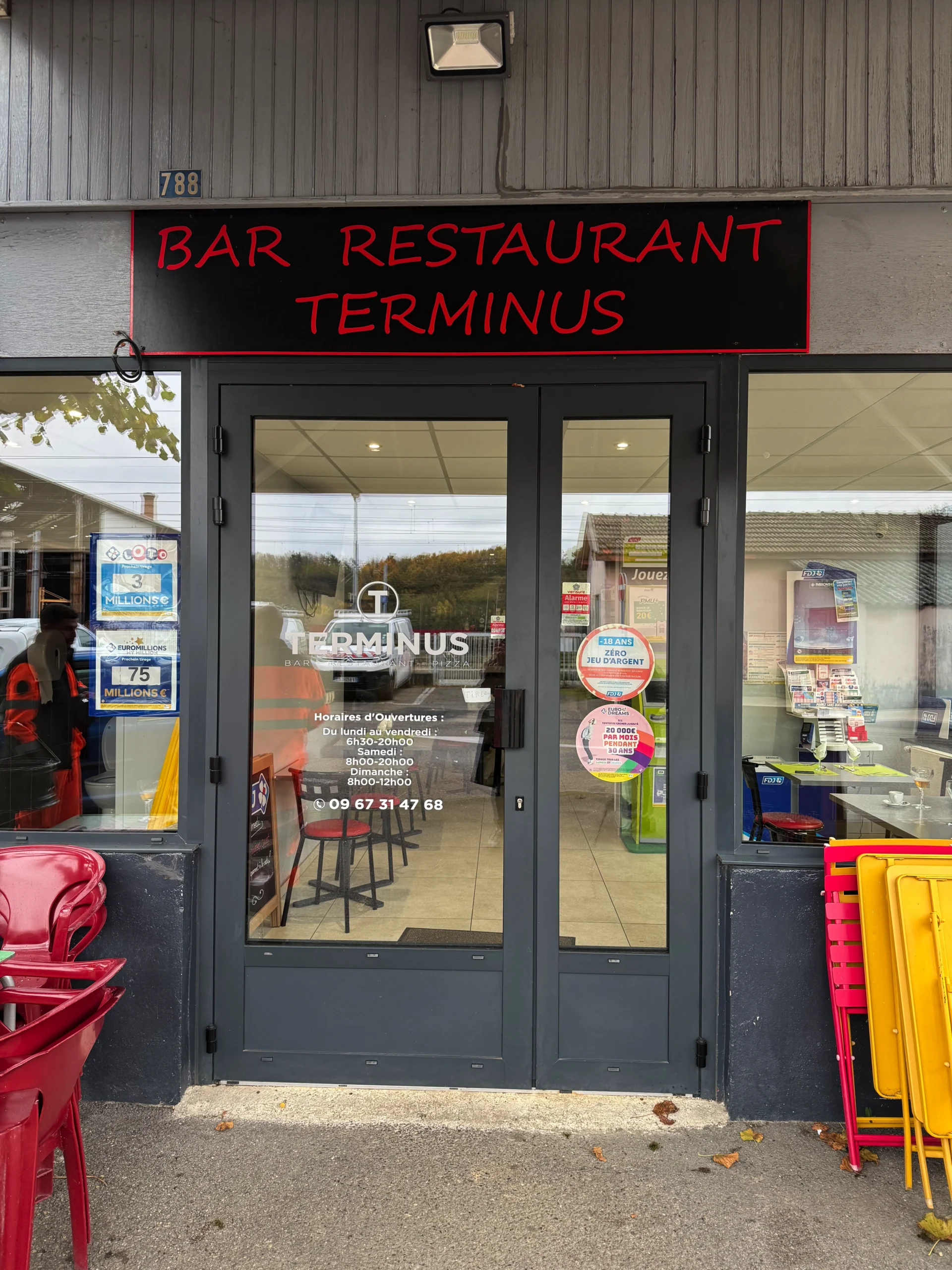Bar restaurant terminus à rives